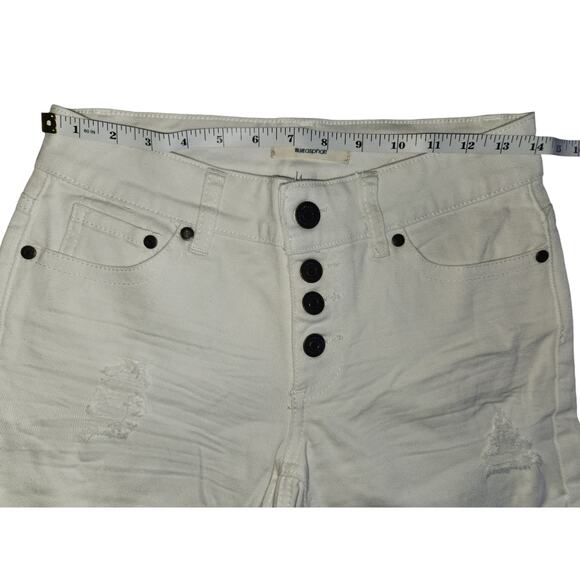 Blue Asphalt NWT White Distressed Denim Jean Shorts Size‎ 3 - Picture 4 of 10